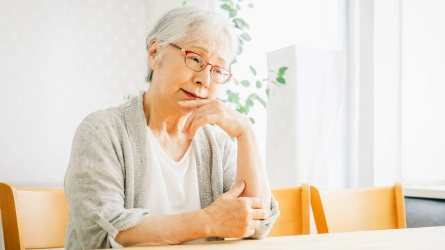 身寄りがないとは？高齢者が抱えるリスクや対処法を解説